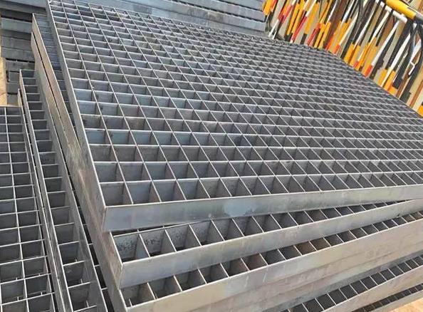 對插鋼格柵6mm厚度100*100網(wǎng)格，熱鍍鋅防腐處理